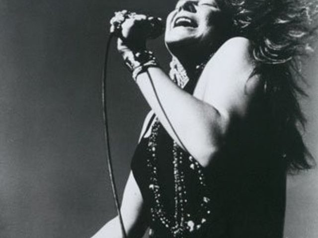 [FOTO] Janis Joplin: „Pe scenă mă admiră douăzecişicinci de mii de oameni, acasă ajung însă singură”