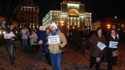 [FOTO] Protest la Timişoara. Oamenii au ieşit în stradă împotriva Legii graţierii şi amnistiei