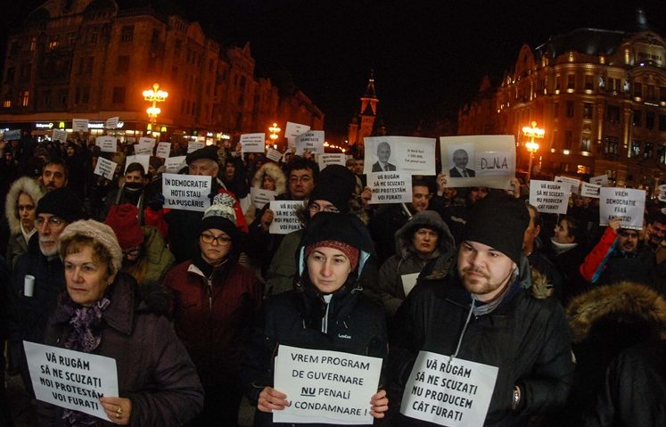 Timişorenii au ieşit, din nou, în stradă. Marş de protest faţă de ordonanţele amnistiei şi graţierii