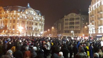 [FOTO] Protest la Timişoara. Mii de oameni cer renunţarea la graţiere