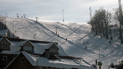 Număr record de turiști la Straja, dar și mulți accidentați pe pârtii