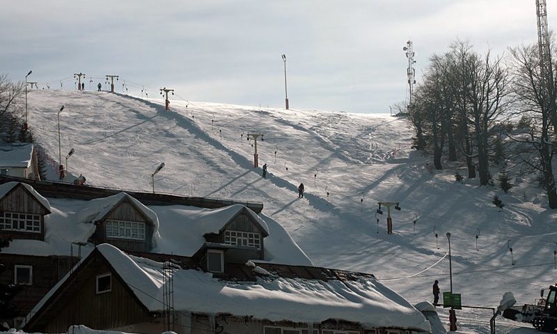 Număr record de turiști la Straja, dar și mulți accidentați pe pârtii