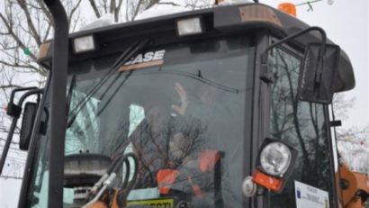 Se întâmplă în secolul XXI. Elevii dintr-o localitate din Caraş-Severin au ajuns la şcoală cu tractorul