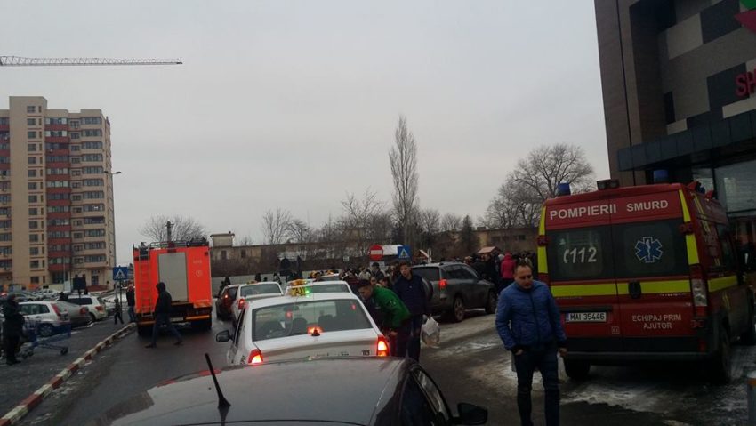 [FOTO] [UPDATE] Alertă cu bombă la singurul mall din oraş