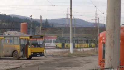 Transport la standarde europene. Primăria Reşiţa cumpără depoul de tramvaie din Govândari