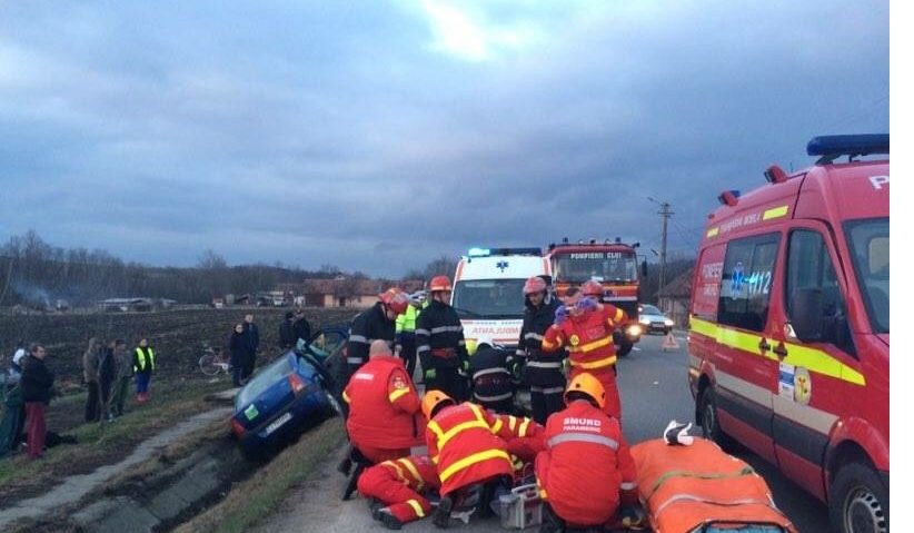 Accident grav pe DN 57, în Caraş-Severin. O femeie a fost transportată de urgenţă la spital