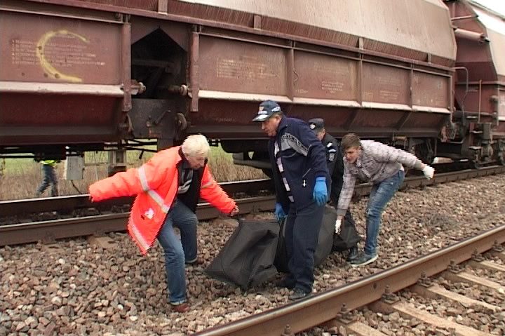 Destin cutremurător în vestul ţării: Un tânăr de 20 de ani, lovit mortal de tren, în timp ce asculta muzică la căști