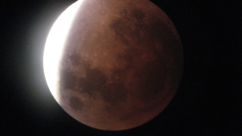 Eclipsă de lună. Ce vedem la noapte este Luna de zăpadă