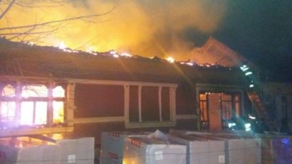 [FOTO] Incendiu devastator în Caraş-Severin. O femeie de 99 de ani a pierit în flăcări