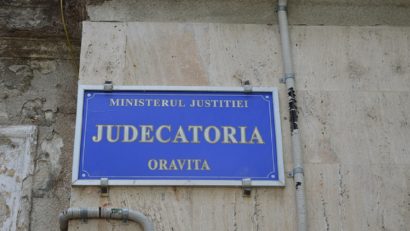 CARAŞ-SEVERIN: Actul de justiţie se desfăşoară într-o clădire degradată, cu o vechime de 300 de ani