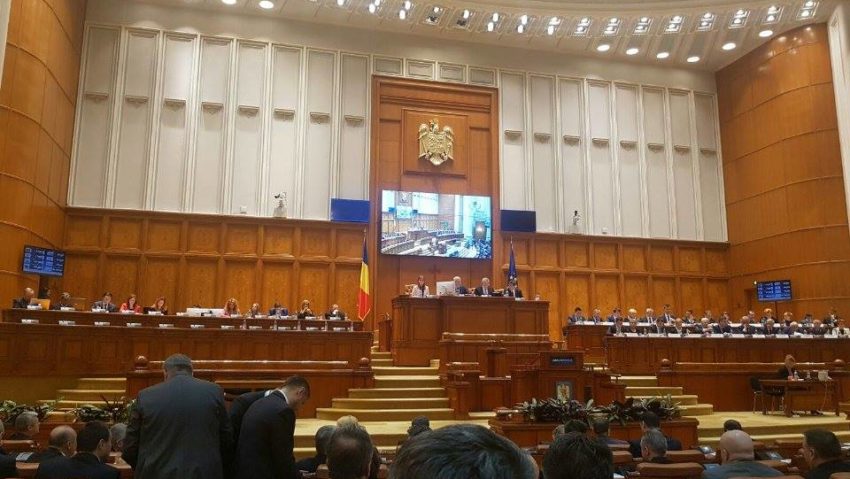 Moţiunea de cenzură a căzut. Guvernul Grindeanu rămâne în picioare