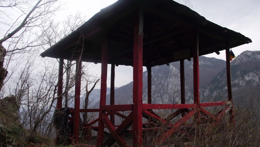 Traseele turistice din Valea Cernei îşi aşteaptă vizitatorii! În Băi la Herculane!