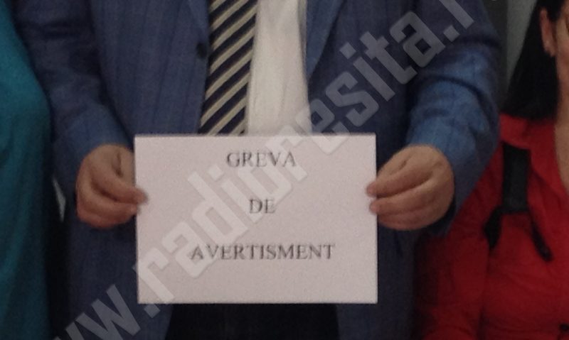 [FOTO] Grevă de avertisment în Caraş-Severin: Autorităţile de mediu au declanşat un protest spontan şi ameninţă cu întreruperea activităţii