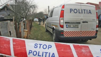 Crimă oribilă într-un sat din vestul ţării. Şi-a omorât soţia cu lovituri de topor şi i-a incendiat cadavrul