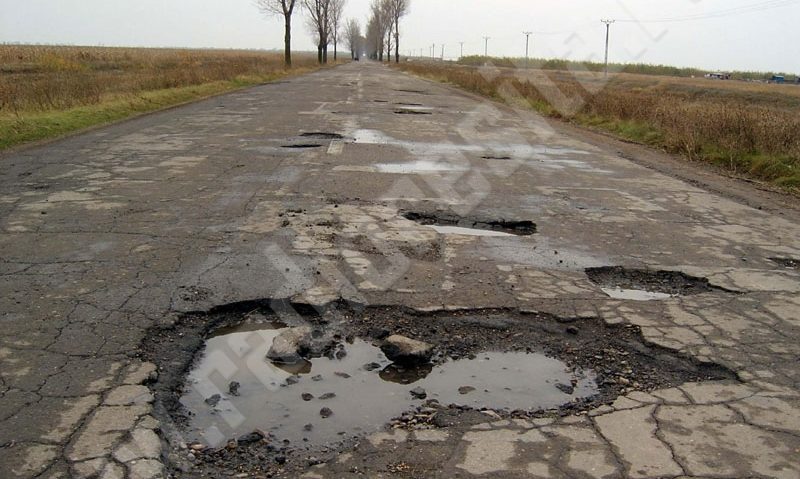 Și minciuna-i vorbă. Se anunță proteste din cauza unui drum din Caraş-Severin dat uitării de autorităţi