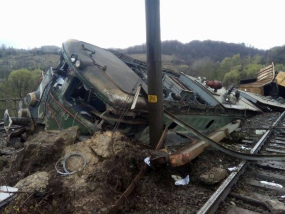 [FOTO] Un tren a deraiat pe Magistrala 202 din Hunedoara. Între Petroşani şi Simeria traficul feroviar este în continuare blocat