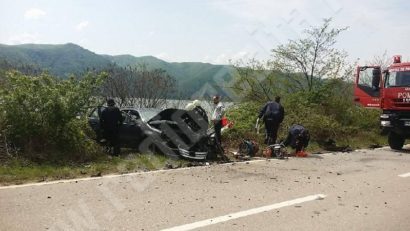 [FOTO] Neatenția face victime de Paște. Accident cu 6 răniți în Clisura Dunării