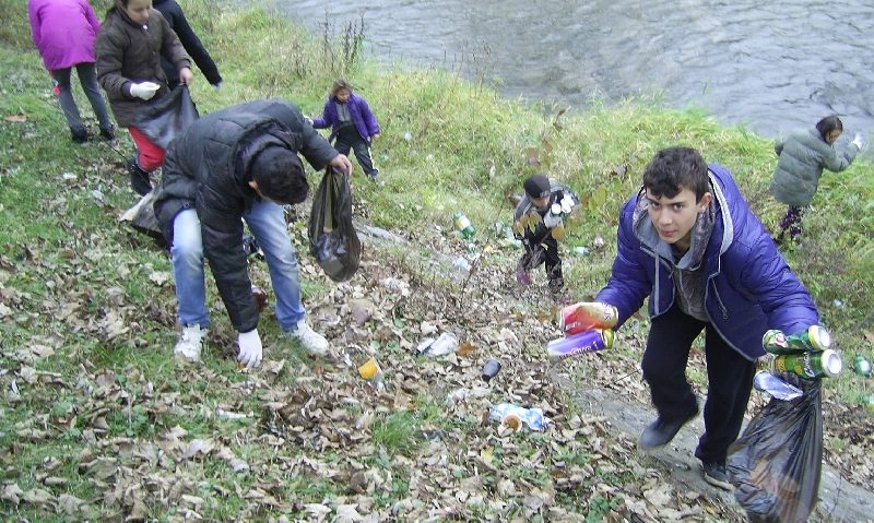 [FOTO] Centrul Şcolar “Aurora” Reşiţa cu speranţe mari în concursul naţional pentru mediu “Școala Ecoterrienilor”