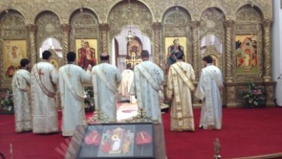 Episcopul Lucian a slujit la Biserica cu hramul Naşterea Sfântului Ioan Botezătorul