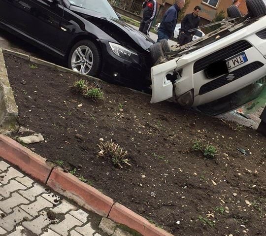 Accident grav în Banat. O mașină s-a dat peste cap