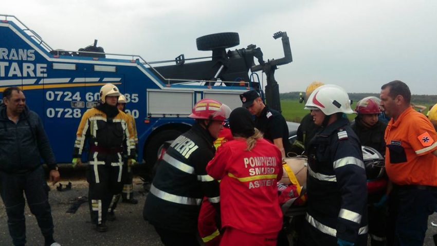 [FOTO] Grav accident de circulaţie în vestul ţării. O persoană şi-a pierdut viaţa, iar alte trei au fost rănite