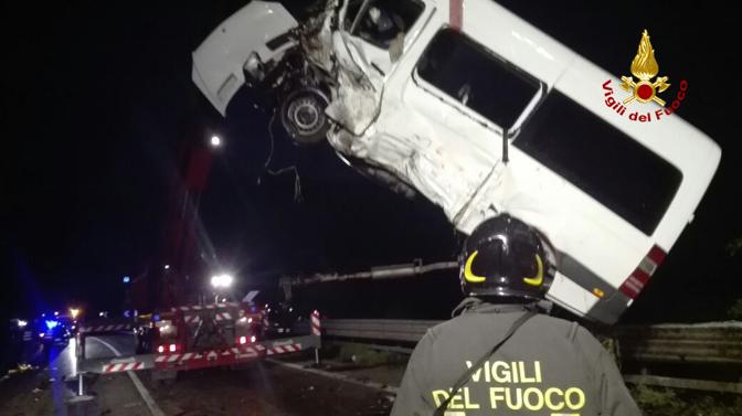 Accident teribil în Italia. 7 români răniți, 3 în stare gravă