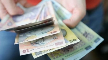 Profesorii protestează împotriva Legii Salarizarii. „De ce nu măresc salariile în 2017, ci abia în 2018? De ce ne păcălesc cu 6%?”