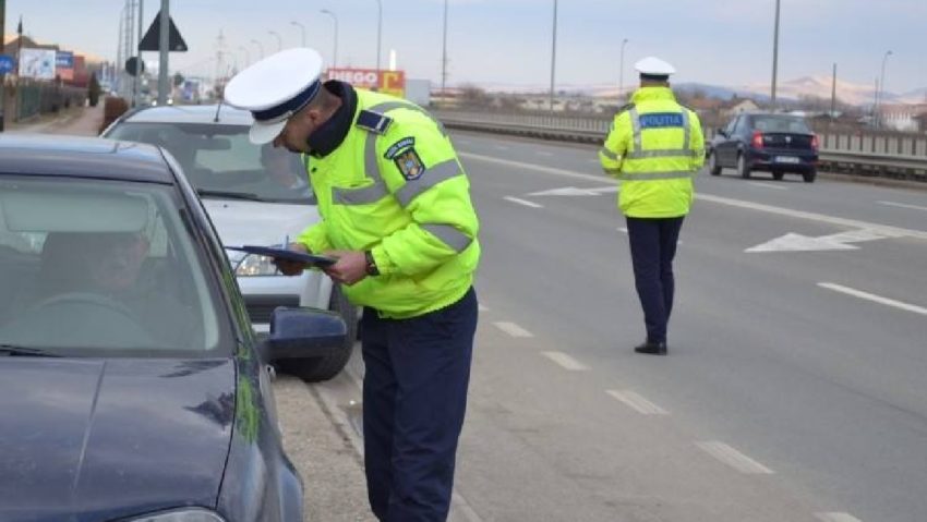 Viteza te ustură la buzunar! Sute de şoferi au fost amendaţi pe şoselele din vestul ţării