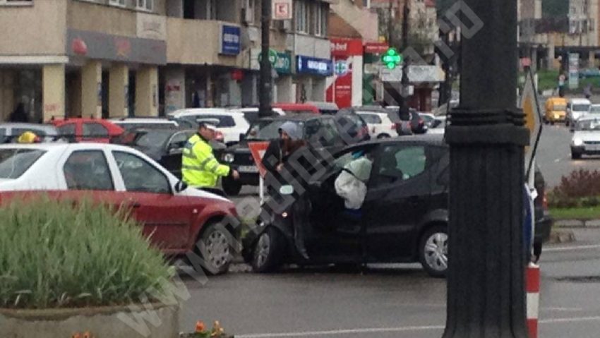 [FOTO] Tamponare în centrul orașului, din cauza neacordării de prioritate