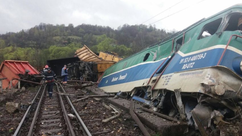 Un vagon de tren a deraiat din nou între Bănița și Merișor