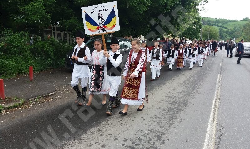 [FOTO] Alaiul Primăverii a reunit astăzi sute de iubitori de folclor și tradiții din Banat