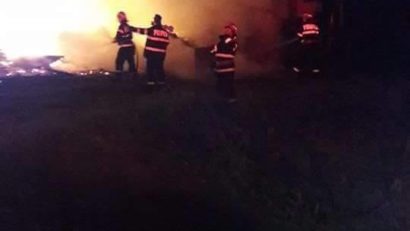 Incendiu la o fermă din Arad, în plină noapte