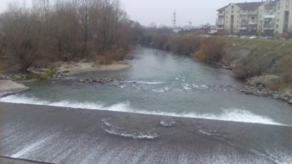 Cascada de culori! Iluminat arhitectonic pe râul Timiş