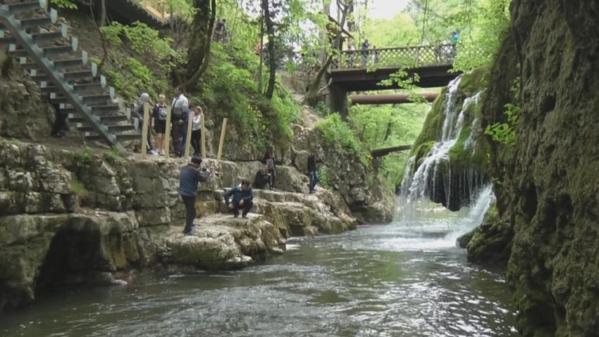 [FOTO] Zona ecoturistică de la Cascada Bigăr, reabilitată în procent de 100%