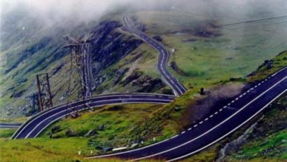 Transalpina se deschide circulaţiei rutiere: Turiştii vor putea vizita cel mai înalt drum din ţară în minivacanţa de Ziua Copilului.