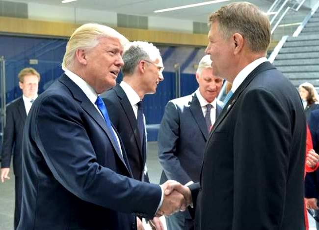 Preşedintele Klaus Iohannis a primit, la Washington, distincţia „Light Unto the Nations”!