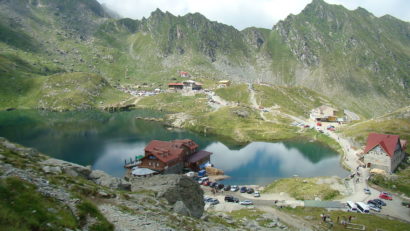 O tânără de 17 ani a căzut în râpă la Cascada Bâlea