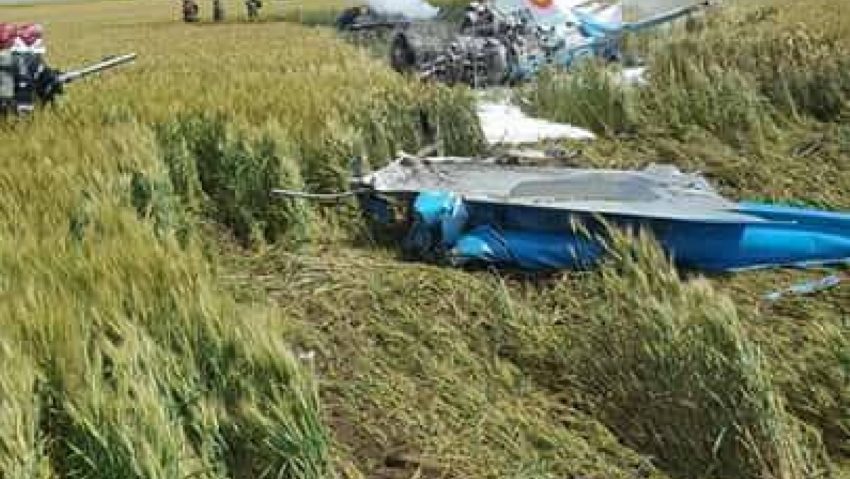 [FOTO] Un avion militar de tip MIG 21 Lancer s-a prăbuşit lângă Constanţa