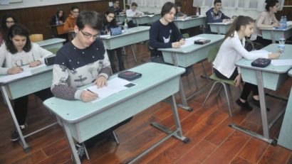 Examenul de bacalaureat a continuat şi astăzi cu proba de competență la limba și literatura română