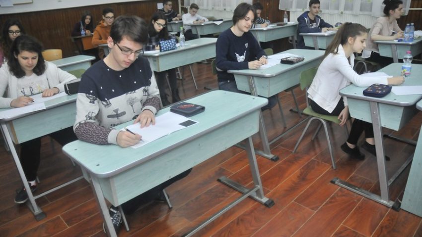 Notele de la simularea examenelor de Evaluare Naţională şi BAC 2019 pot fi trecute în catalog