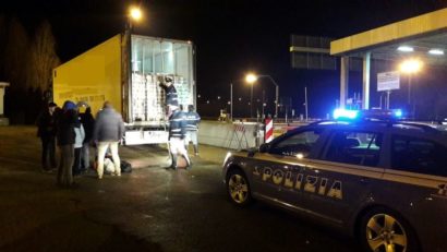 Italia: Șofer român a descoperit un cadavru în remorca camionului său