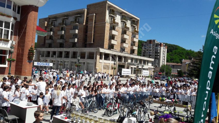 [VIDEO-FOTO] Crosul Național ”Ziua Olimpică” Reșița 2017- spiritul olimpismului a vibrat în mii de inimi