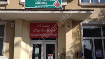 [FOTO] Dăruim viață donând sânge! Cărăşenii oferă o picătură de viaţă pentru semenii aflaţi în nevoi