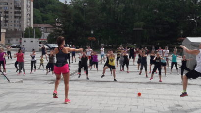 [VIDEO-FOTO] Excelent – sala de sport şi ringul de dans s-au mutat în centrul Reşiţei