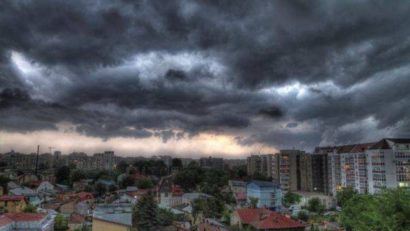 Meteorologii anunţă ploi şi vânt puternic pentru judeţul Caraş-Severin