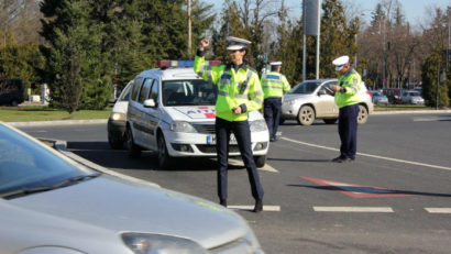 Poliţiştii cărăşeni în acţiune: 900 de sancțiuni contravenționale şi 80 de permise și certificate de înmatriculare reţinute