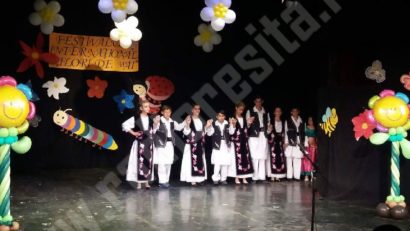 Copiii de la Centrul Şcolar de Educaţie Incluzivă “ Aurora” Reşiţa au luat cu asalt podiumul Festivalului Internaţional “Flori de mai” la Oradea