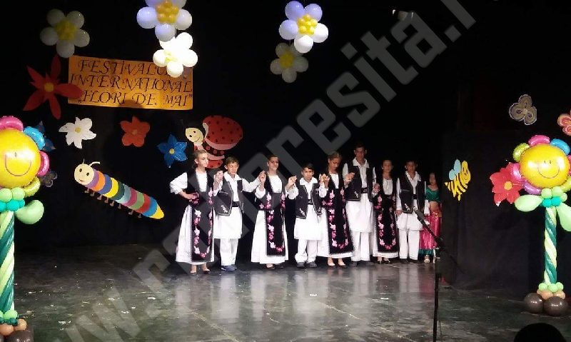 Copiii de la Centrul Şcolar de Educaţie Incluzivă “ Aurora” Reşiţa au luat cu asalt podiumul Festivalului Internaţional “Flori de mai” la Oradea