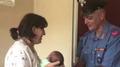 Foto: Au apărut primele imagini cu polițistul italian și românca pe care a ajutat-o să nască pe stradă