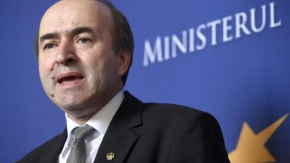 Ministrul justiţiei, Tudorel Toader, declanşează evaluarea activităţii desfăşurate de procurorul general Augustin Lazăr